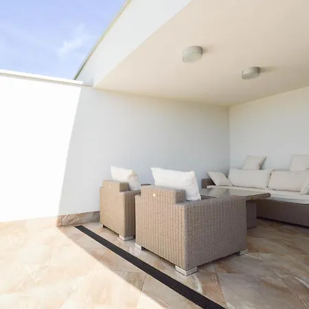 1 Bedroom Stunning In Апартаменты *