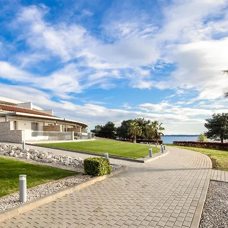 1 Bedroom Stunning In *